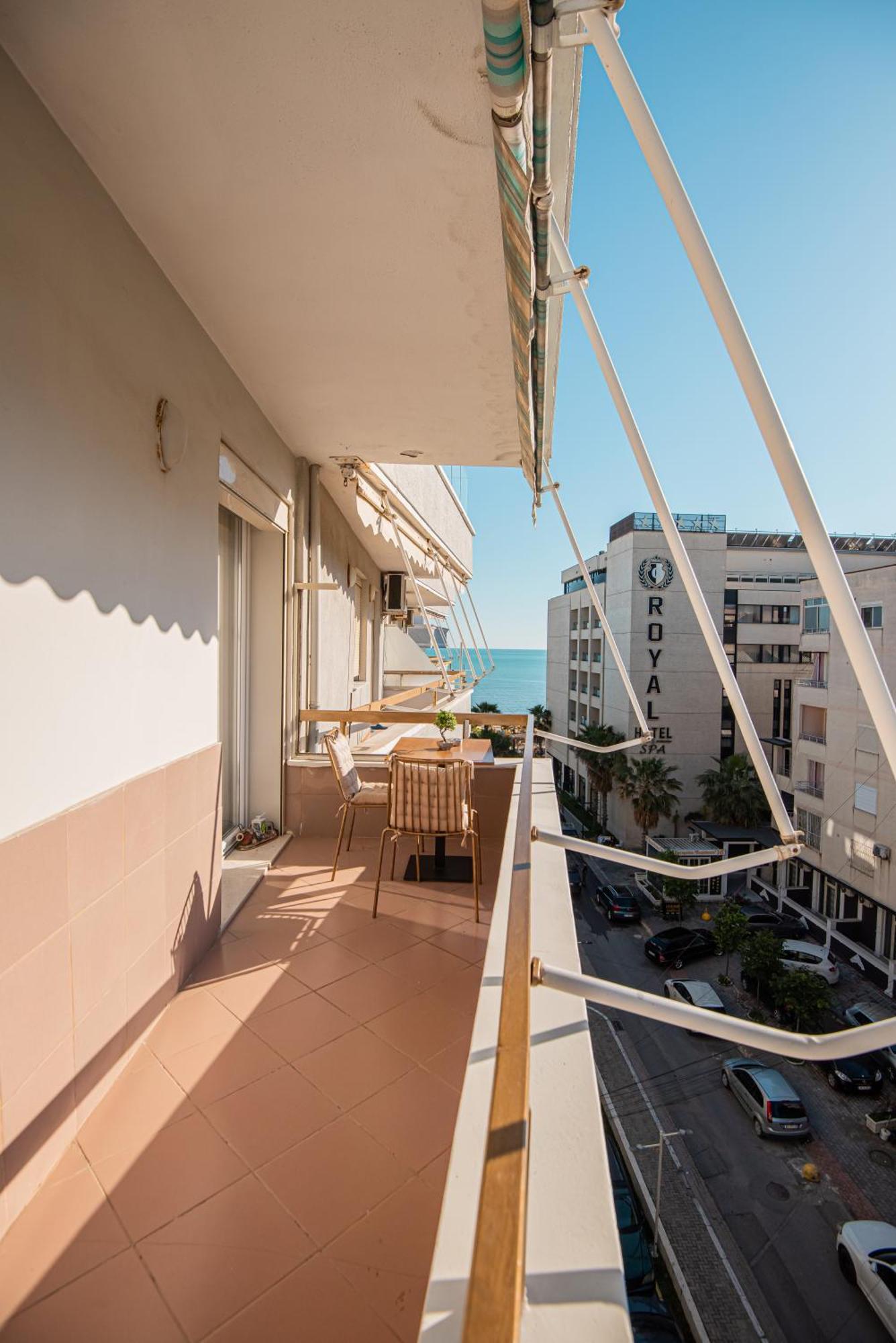 Vivi'S Seaside Apartment Durres Exterior photo